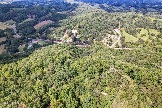 1316 River Divide Rd, Sevierville, TN 37862