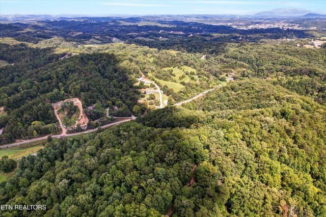 1316 River Divide Rd, Sevierville, TN 37862