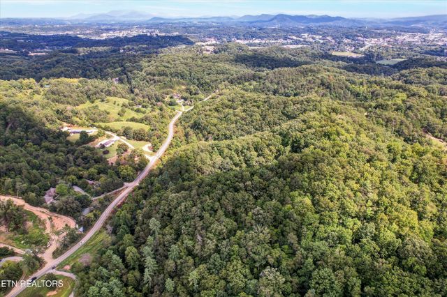 1316 River Divide Rd, Sevierville, TN 37862