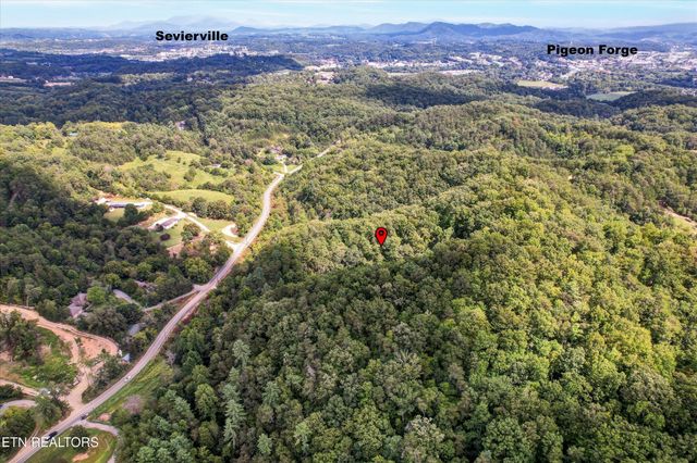 1316 River Divide Rd, Sevierville, TN 37862