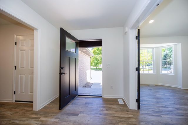 20209 Sunset Street, Livonia, MI 48152