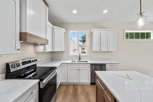 641 12th Street, West Des Moines, IA 50265