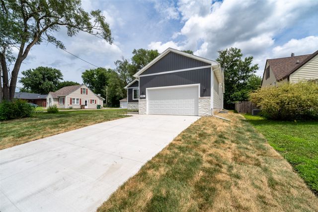 641 12th Street, West Des Moines, IA 50265