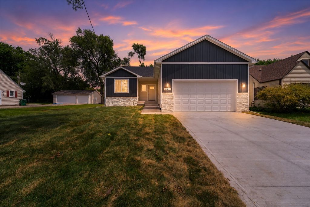 641 12th Street, West Des Moines, IA 50265