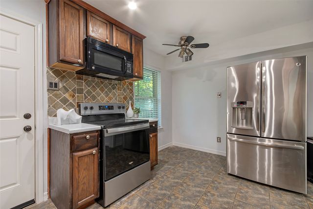 7712 Royal Lane 209, Dallas, TX 75230