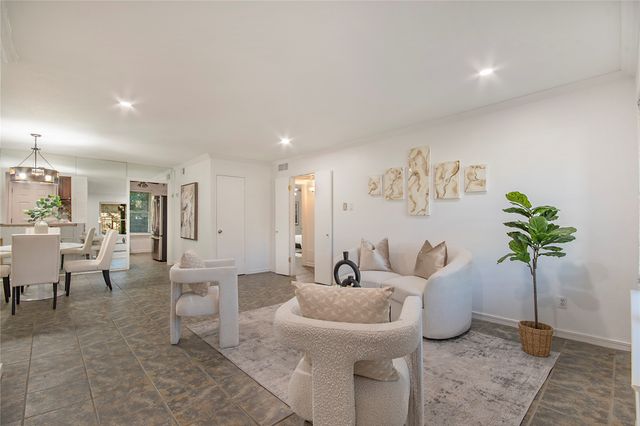 7712 Royal Lane 209, Dallas, TX 75230