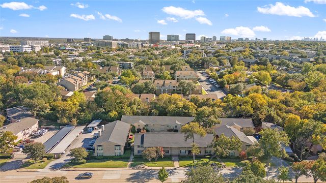 7712 Royal Lane 209, Dallas, TX 75230