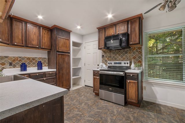 7712 Royal Lane 209, Dallas, TX 75230