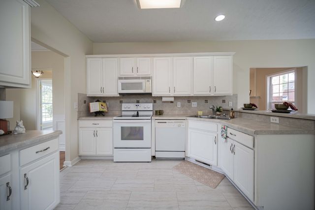 7011 Buffalo Dr, La Vergne, TN 37086