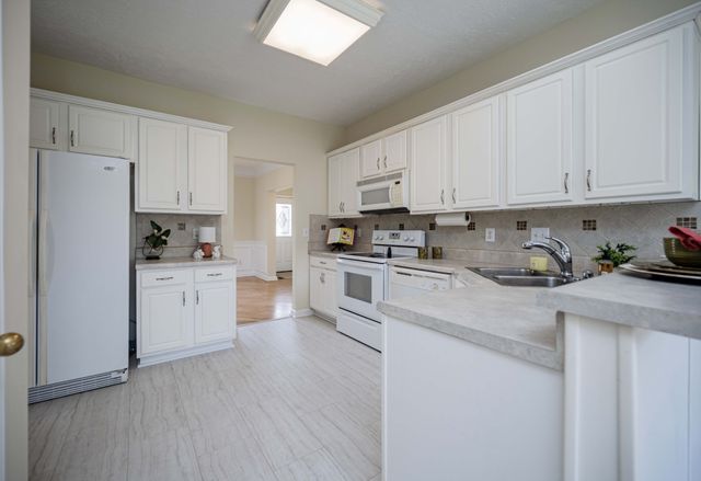 7011 Buffalo Dr, La Vergne, TN 37086