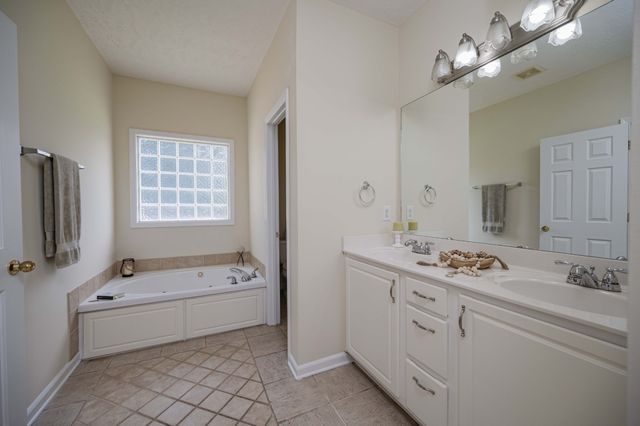 7011 Buffalo Dr, La Vergne, TN 37086