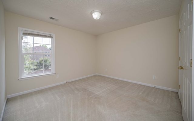 7011 Buffalo Dr, La Vergne, TN 37086