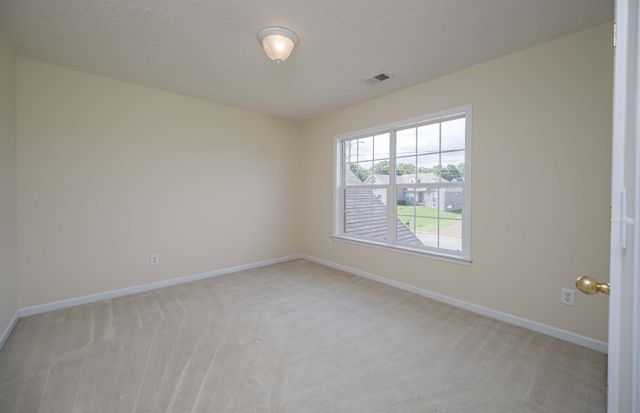 7011 Buffalo Dr, La Vergne, TN 37086