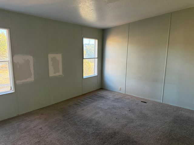 132 V-Hill Road, Edgewood, NM 87015