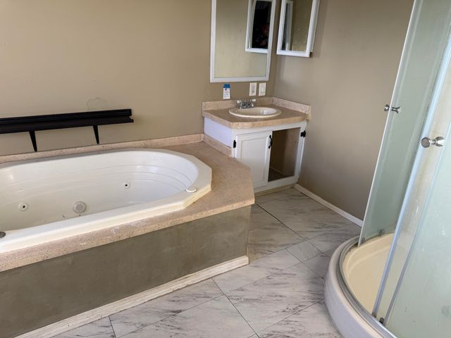 132 V-Hill Road, Edgewood, NM 87015