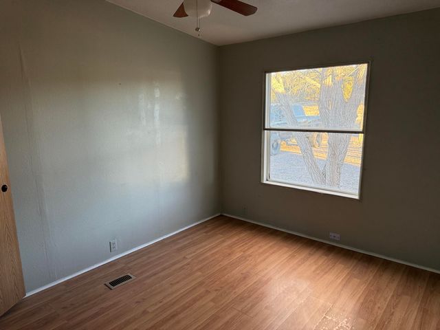 132 V-Hill Road, Edgewood, NM 87015