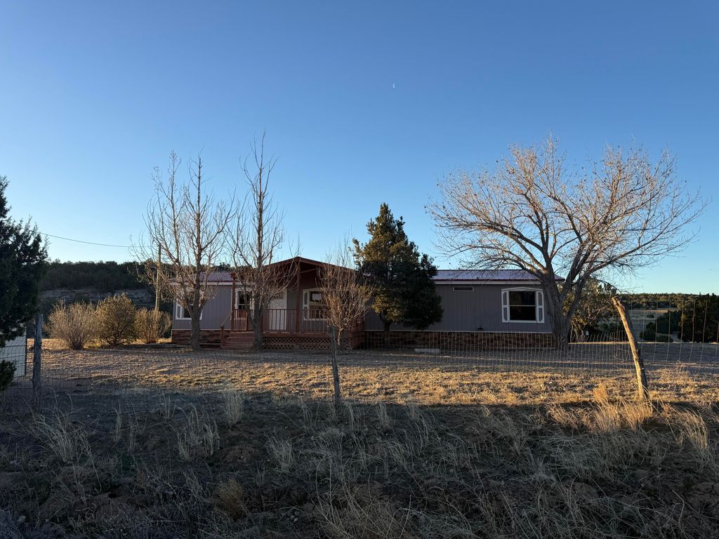 132 V-Hill Road, Edgewood, NM 87015