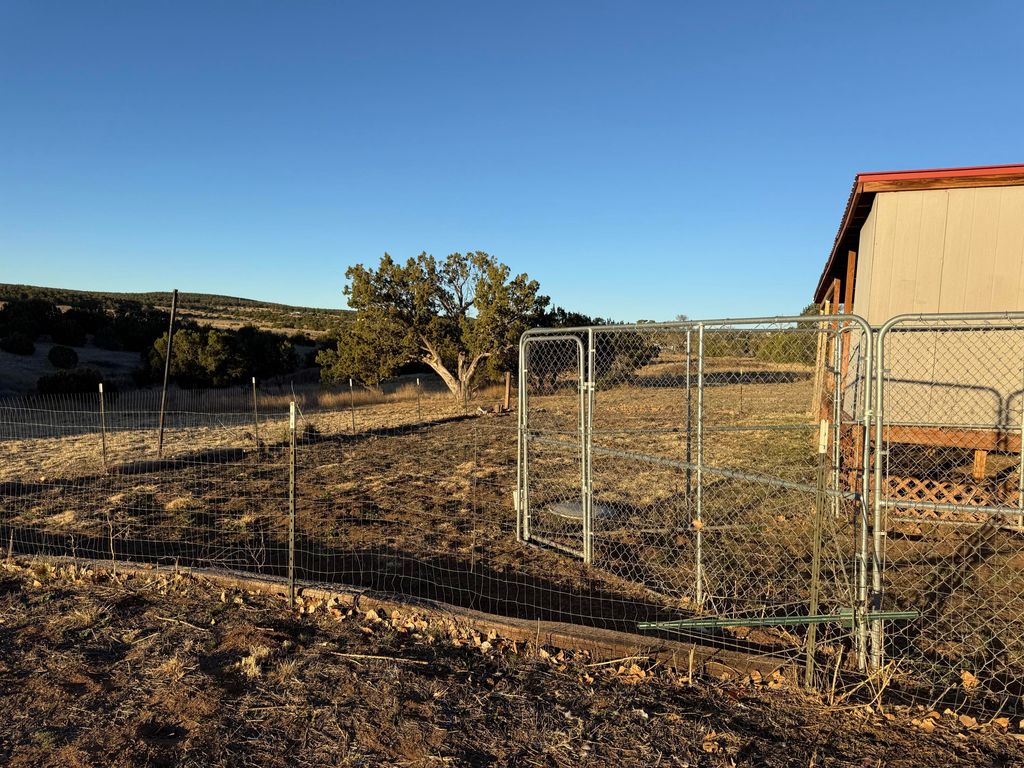 Image 16 of property listing at 132 V-Hill Road, Edgewood, NM 87015