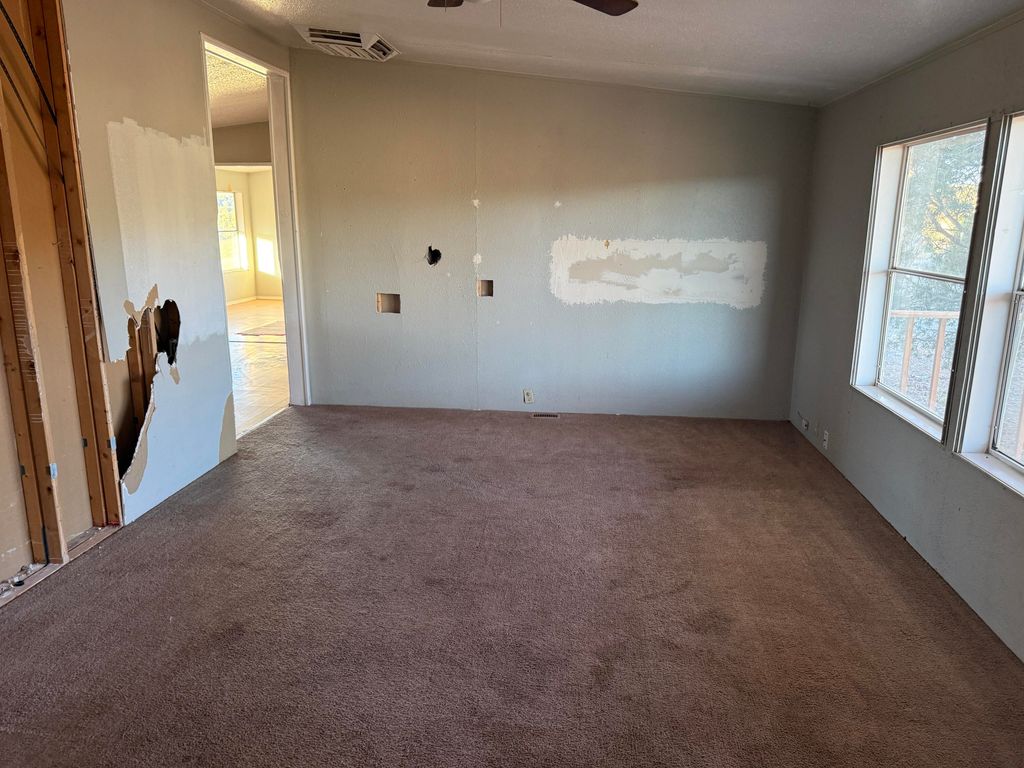 Image 2 of property listing at 132 V-Hill Road, Edgewood, NM 87015
