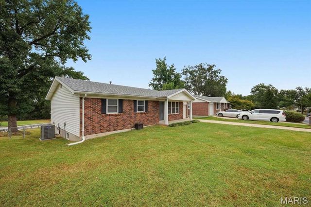637 Norma Drive, St Charles, MO 63301