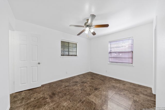 5110 Village Row Dr, San Antonio, TX 78218