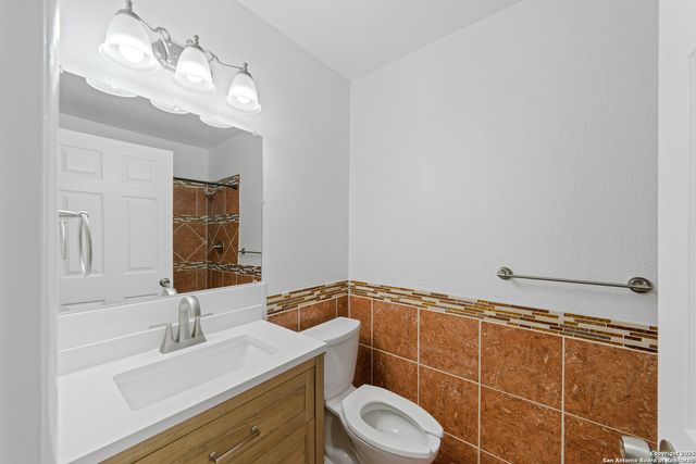 5110 Village Row Dr, San Antonio, TX 78218