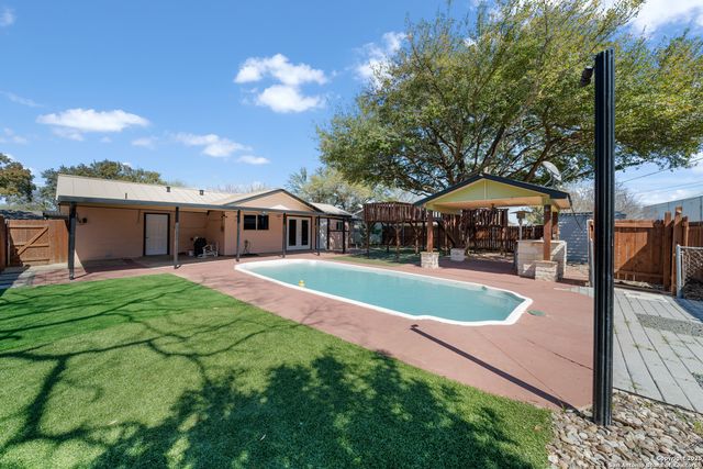 5110 Village Row Dr, San Antonio, TX 78218