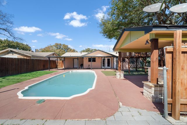 5110 Village Row Dr, San Antonio, TX 78218
