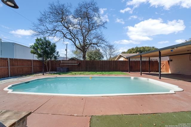 5110 Village Row Dr, San Antonio, TX 78218
