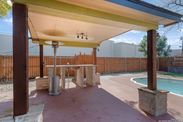 5110 Village Row Dr, San Antonio, TX 78218