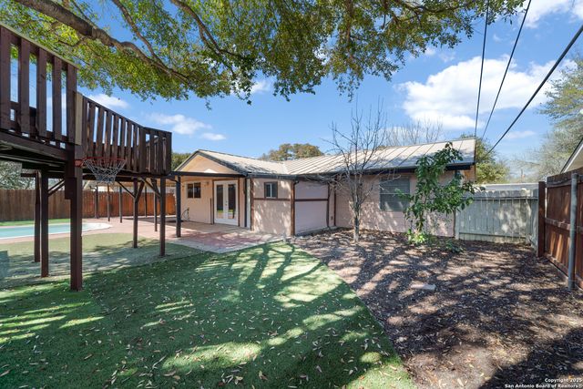 5110 Village Row Dr, San Antonio, TX 78218