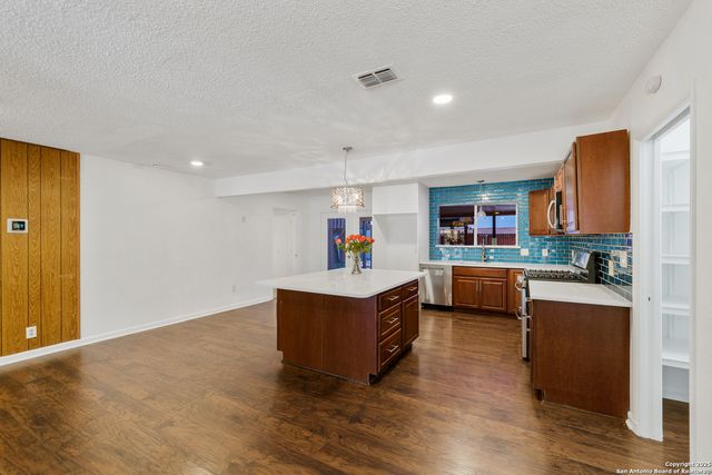 5110 Village Row Dr, San Antonio, TX 78218