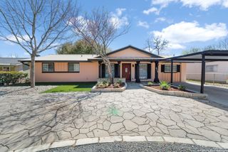 5110 Village Row Dr, San Antonio, TX 78218