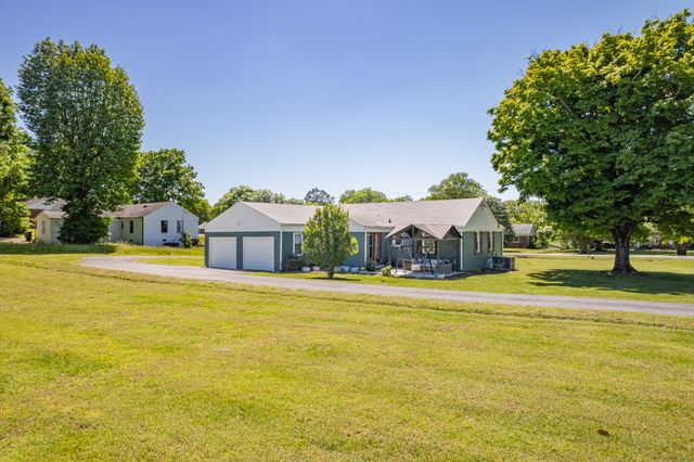 106 Carol Dr, Columbia, TN 38401