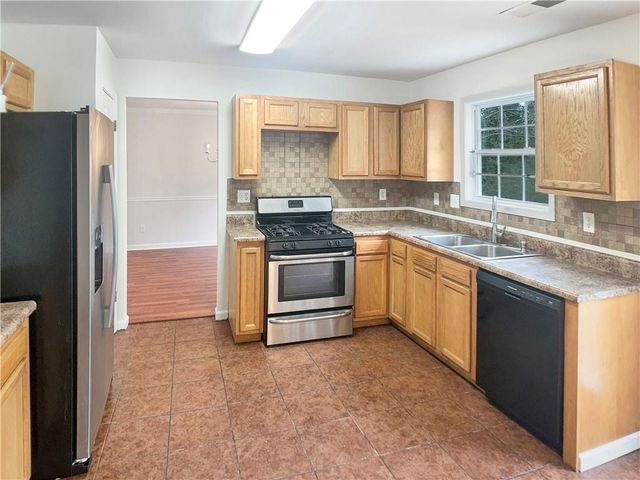 863 Langley View Court, Loganville, GA 30052