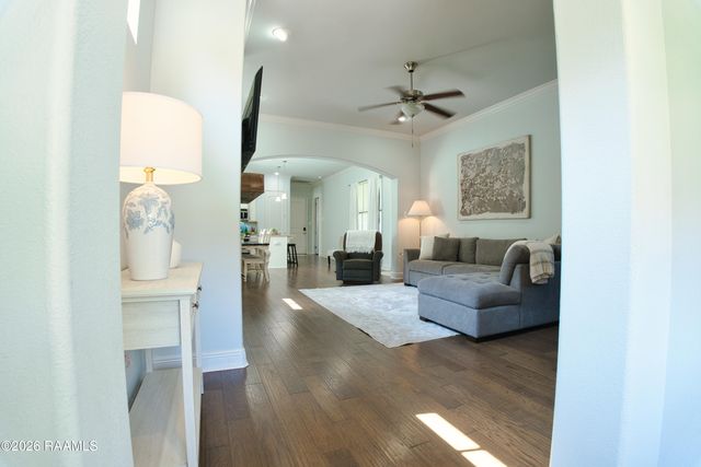 106 Pascalet Place, Lafayette, LA 70507