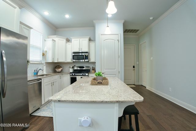 106 Pascalet Place, Lafayette, LA 70507