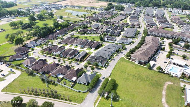 106 Pascalet Place, Lafayette, LA 70507