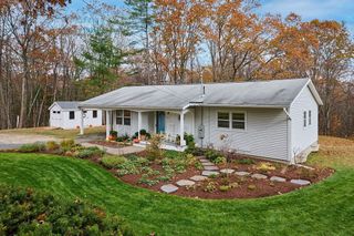 72 N Main St, New Salem, MA 01355