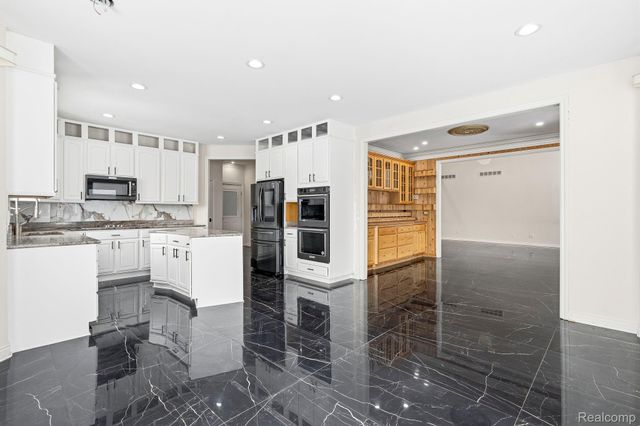 49750 Golden Lake Drive, Shelby Charter Township, MI 48315