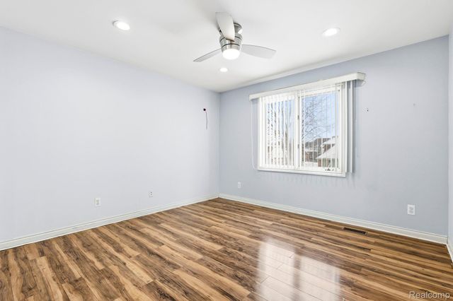 49750 Golden Lake Drive, Shelby Charter Township, MI 48315