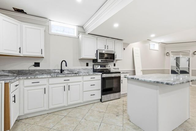 49750 Golden Lake Drive, Shelby Charter Township, MI 48315