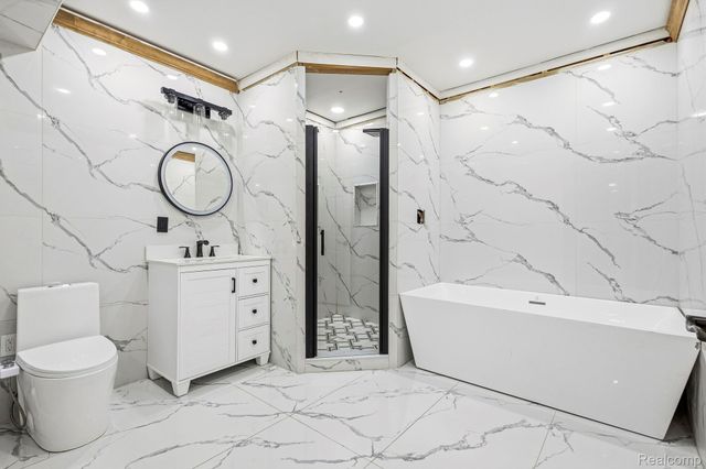 49750 Golden Lake Drive, Shelby Charter Township, MI 48315