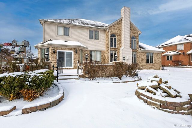 49750 Golden Lake Drive, Shelby Charter Township, MI 48315