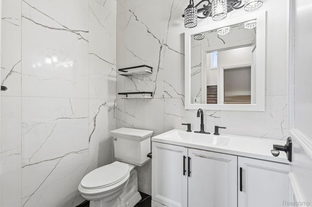 49750 Golden Lake Drive, Shelby Charter Township, MI 48315