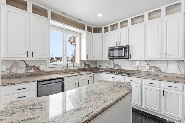 49750 Golden Lake Drive, Shelby Charter Township, MI 48315