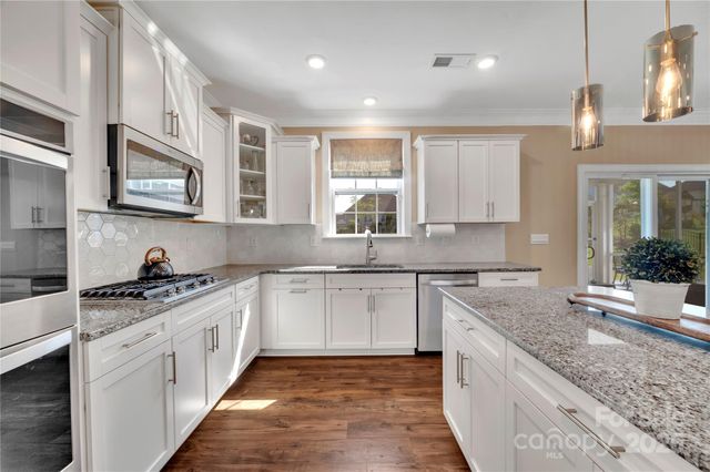 7046 North Bridge Drive, Huntersville, NC 28078