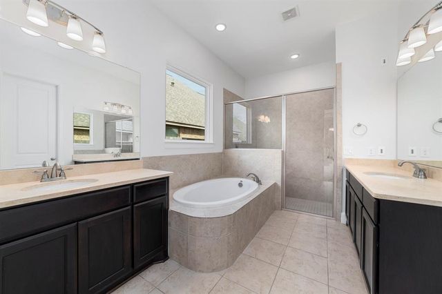 9814 Carver Drive, Iowa Colony, TX 77583