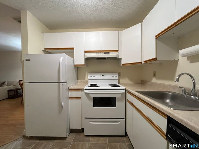 75 Washington Avenue 2-111, Hamden, CT 06518