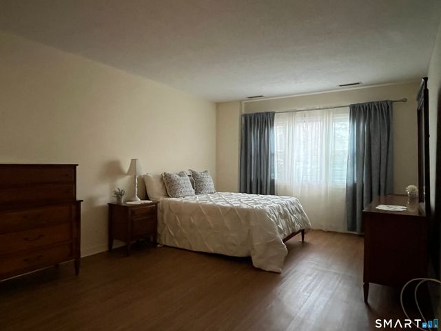 75 Washington Avenue 2-111, Hamden, CT 06518